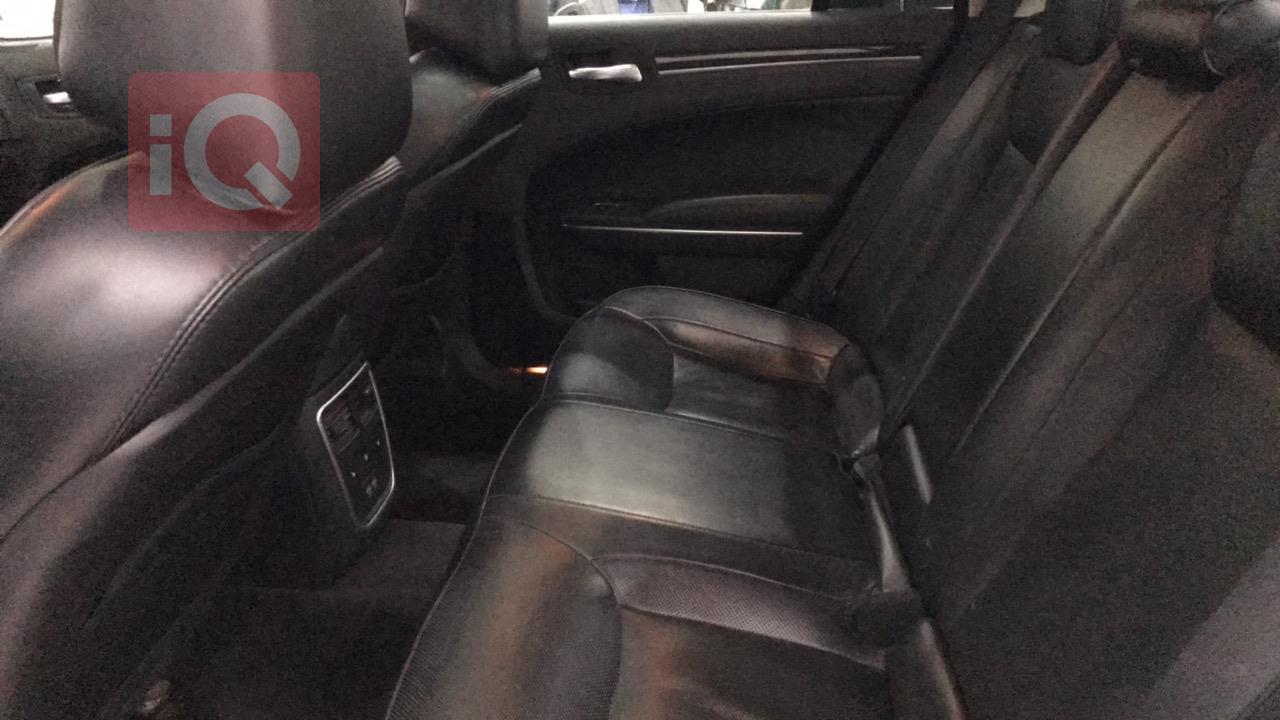 کرایسلەر 300